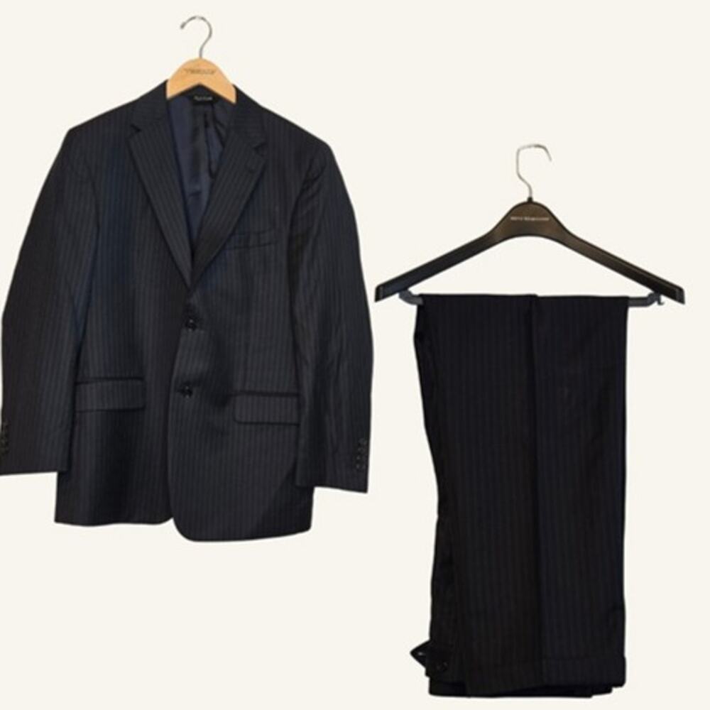 Jos. A. Bank Men's Navy Pinstripe Suit 2-Piece 42R Jacket 36R Pants